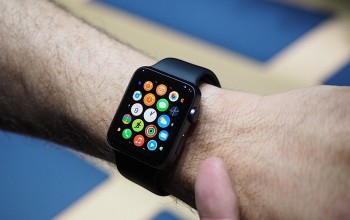 شركة أبل تطلق الساعة الذكية "iWatch"