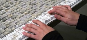 سجاده مصنوعة من أزرار لوحات المفاتيح keyboard