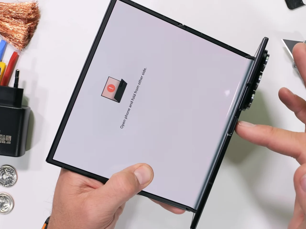 اكتشف هاتف Galaxy Z ثلاثي الطي