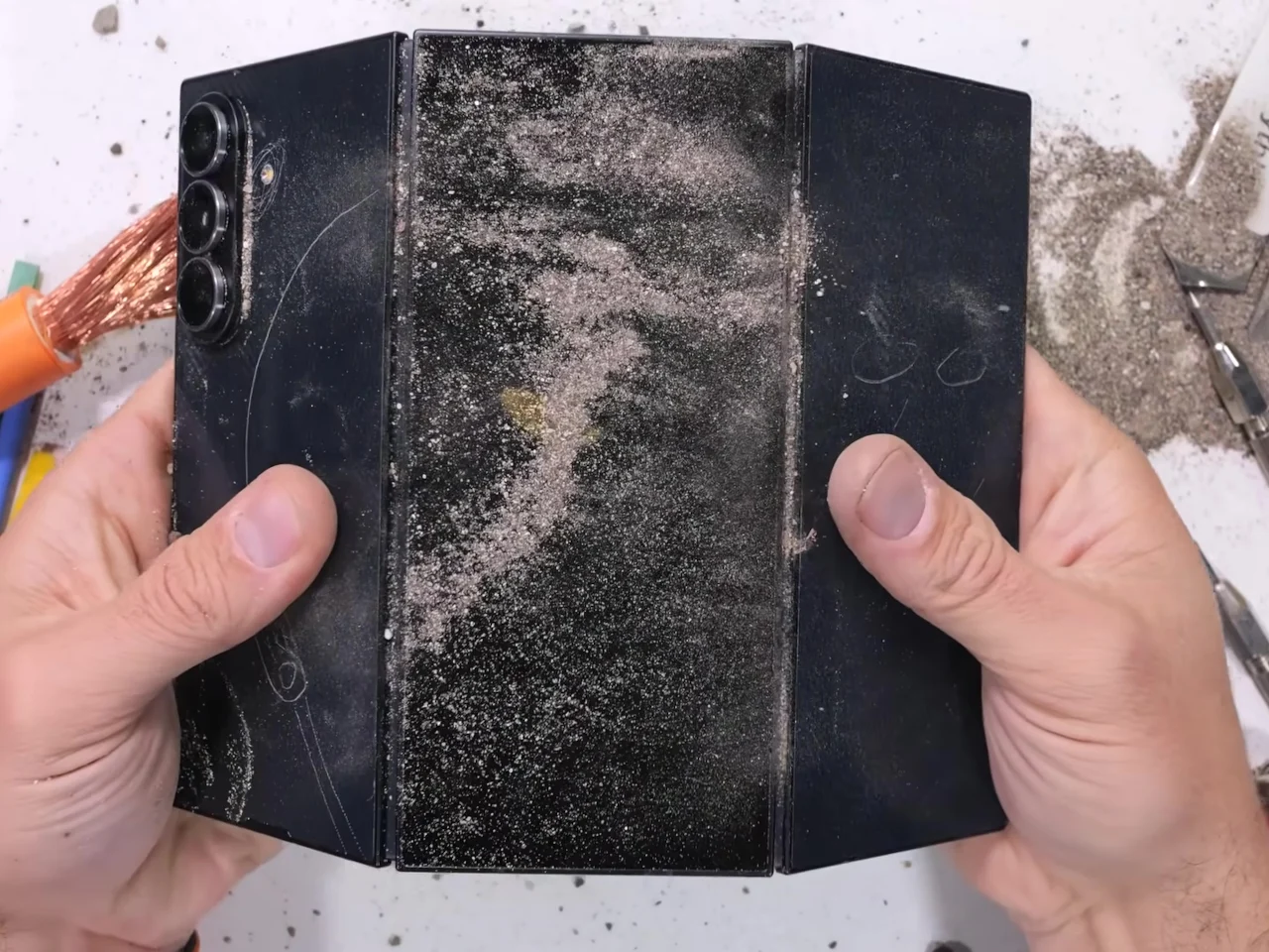 اكتشف هاتف Galaxy Z ثلاثي الطي