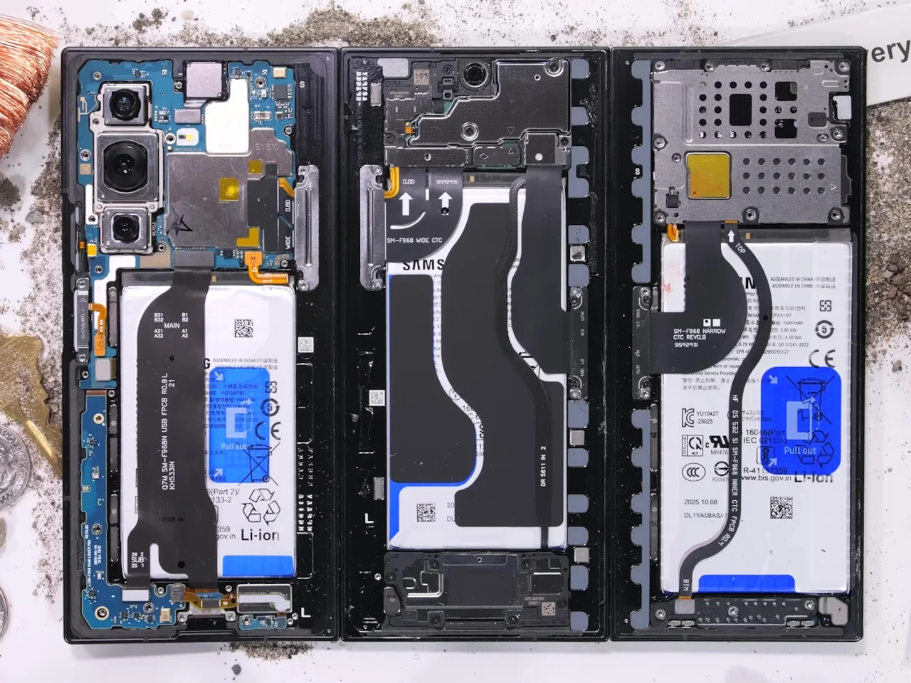 اكتشف هاتف Galaxy Z ثلاثي الطي